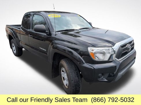 Used 2013 Toyota Tacoma 4x4 Access Cab w/ SR5 Pkg image 9