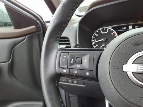 Used 2023 Nissan Rogue SL w/ SL Premium Package image 19