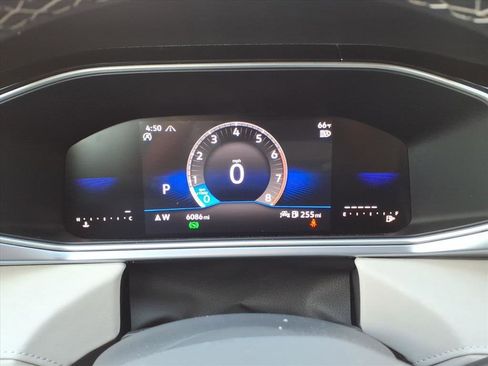 Certified 2025 Volkswagen Taos SE image 10