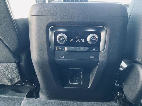 Used 2022 GMC Yukon AT4 image 42