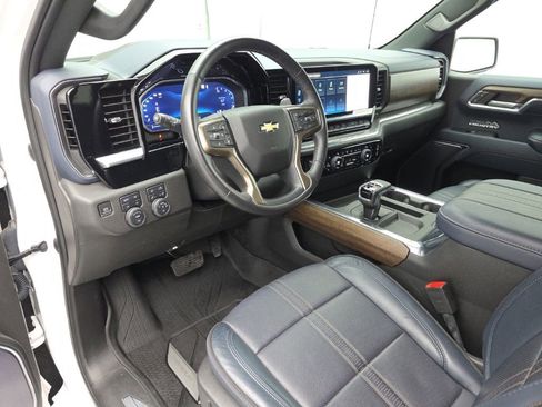 Used 2023 Chevrolet Silverado 1500 High Country w/ High Country Premium Package image 17