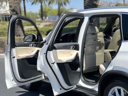 Used 2019 BMW X5 xDrive40i w/ Convenience Package AWD/4WD image 48