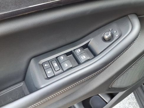 Used 2023 Jeep Grand Cherokee Laredo AWD/4WD image 15