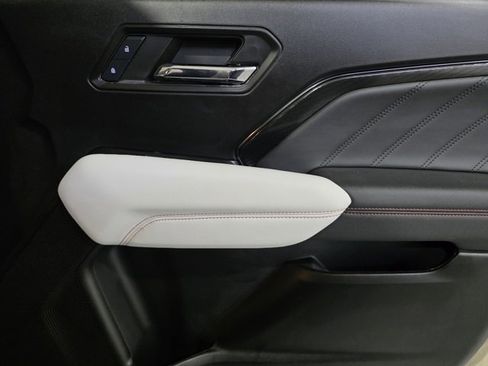 Used 2024 GMC Canyon AT4X image 13