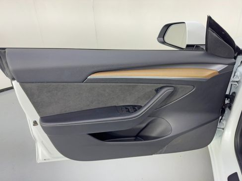 Used 2023 Tesla Model 3 Standard Range image 42