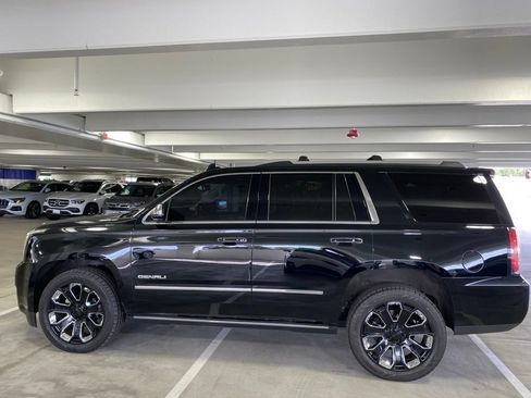 Used 2020 GMC Yukon Denali w/ Denali Ultimate Black Edition AWD/4WD image 2