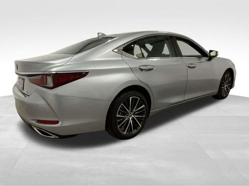 Used 2025 Lexus ES 350 w/ Premium Package image 4