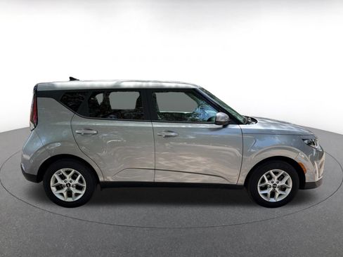 Used 2025 Kia Soul LX w/ LX Technology Package FWD image 8
