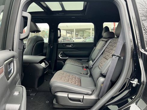 New 2025 Nissan Armada Platinum Reserve image 21