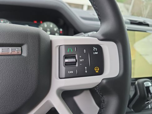 New 2026 Land Rover Defender 110 X-Dynamic SE image 17