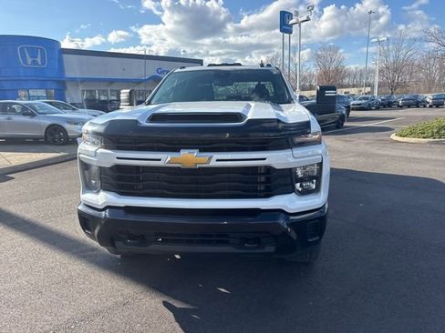 Used 2024 Chevrolet Silverado 2500 Custom w/ Custom Convenience Package image 3