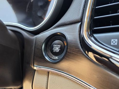 Used 2021 Jeep Grand Cherokee Overland RWD image 21