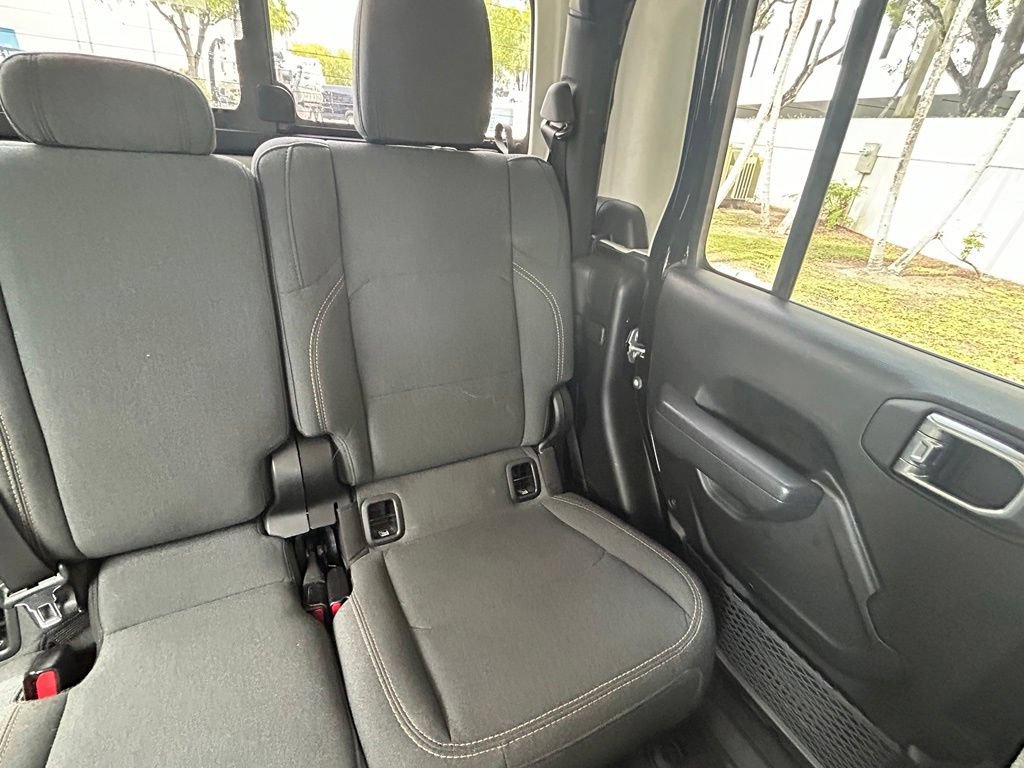 Certified 2024 Jeep Gladiator Sport AWD/4WD image 14