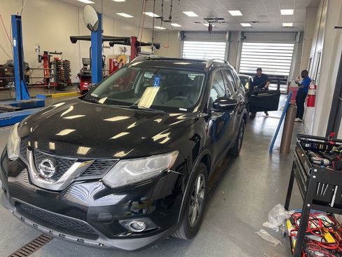 Used 2014 Nissan Rogue SL w/ SL Premium Package image 6