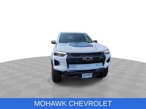 Used 2024 Chevrolet Colorado ZR2 w/ ZR2 Convenience Package III AWD/4WD image 3