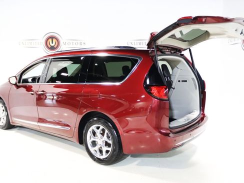 Used 2018 Chrysler Pacifica Limited FWD image 29