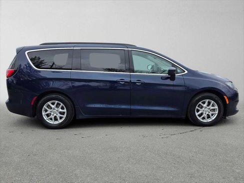 Used 2020 Chrysler Voyager Lxi FWD image 2