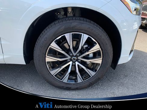Used 2025 Volvo XC60 B5 Core w/ Climate Package image 9