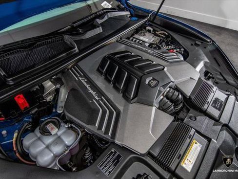 Used 2025 Lamborghini Urus SE AWD/4WD image 8