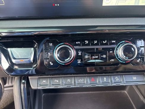 Used 2022 GMC Sierra 1500 AT4 w/ AT4 Premium Package AWD/4WD image 36