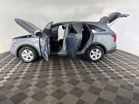Certified 2023 Kia Sorento LX FWD image 11