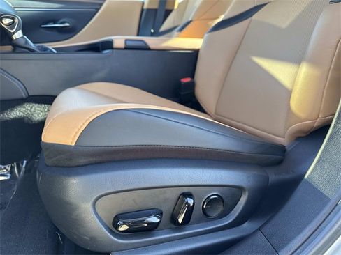 Certified 2025 Lexus ES 300h w/ Premium Package image 19