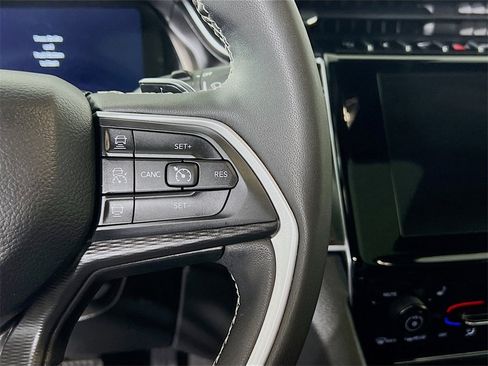 Used 2023 Jeep Grand Cherokee Altitude image 22