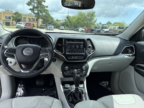 Used 2019 Jeep Cherokee Limited AWD/4WD image 27