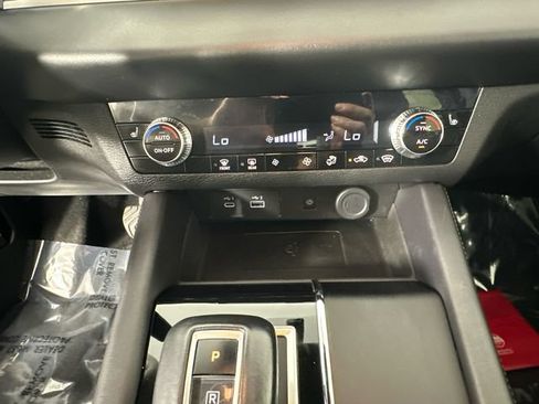 Used 2024 Mitsubishi Outlander SE AWD/4WD image 32