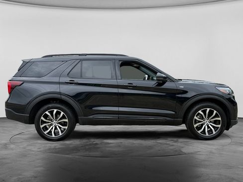 Used 2025 Ford Explorer ST-Line AWD/4WD image 10
