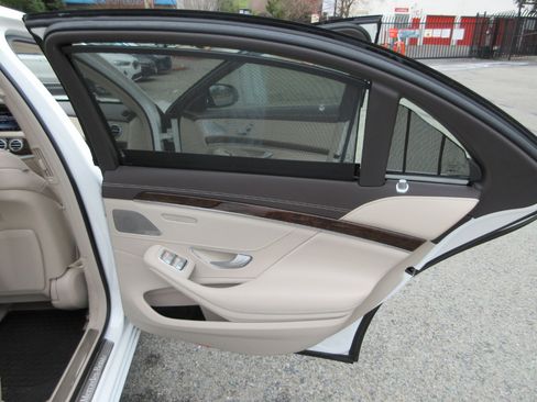 Used 2017 Mercedes-Benz S 550 Sedan image 32