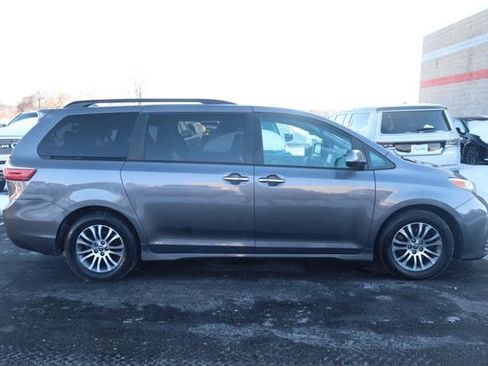 Used 2020 Toyota Sienna XLE Premium image 4