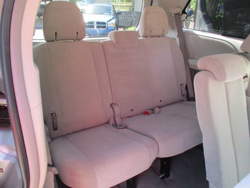 Used 2011 Toyota Sienna LE image 24