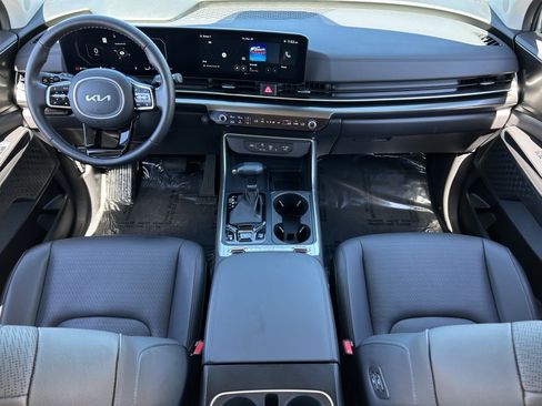 Used 2025 Kia Carnival SX Prestige image 16