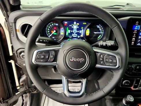 Used 2025 Jeep Wrangler Unlimited Sahara AWD/4WD image 11