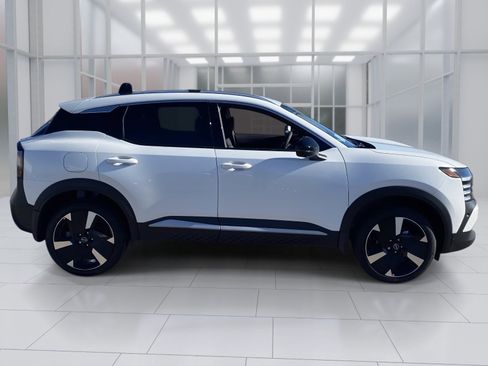 New 2026 Nissan Kicks SR w/ Cold Weather Package image 7