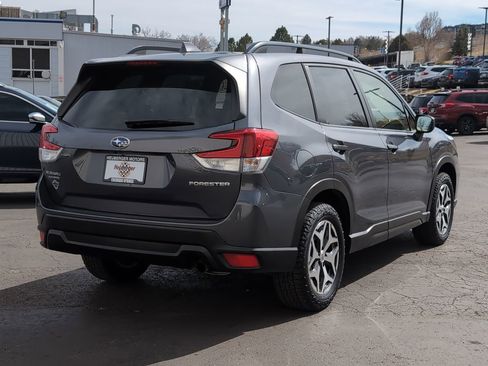 Used 2020 Subaru Forester Premium image 7