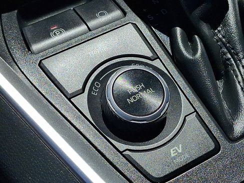 Used 2019 Toyota RAV4 XLE w/ Convenience Package AWD/4WD image 25