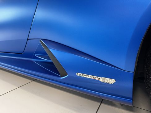 Used 2023 Lamborghini Huracan EVO image 6