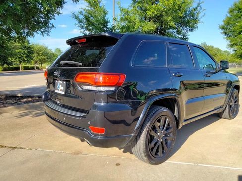 Used 2018 Jeep Grand Cherokee Altitude image 5