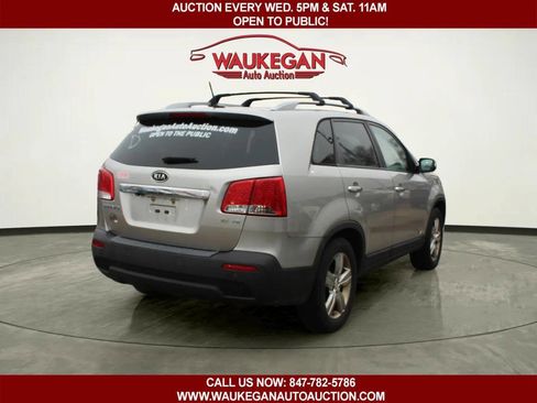 Used 2013 Kia Sorento EX w/ EX V6 Premium Pkg image 4