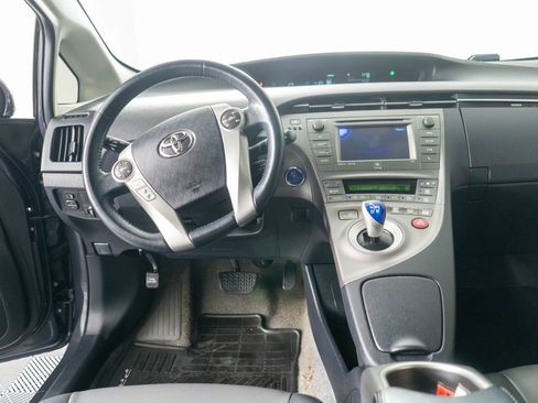 Used 2015 Toyota Prius Four image 12
