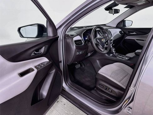 Used 2023 Chevrolet Equinox LS w/ LS Convenience Package AWD/4WD image 3