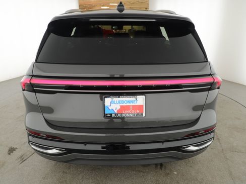 Used 2025 Lincoln Nautilus Black Label image 4