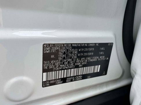 Used 2023 Toyota RAV4 XLE Premium image 10