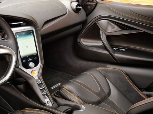 Used 2025 McLaren 750S RWD image 19