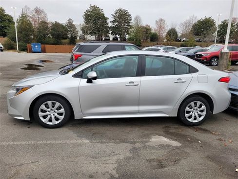 Used 2023 Toyota Corolla LE image 4
