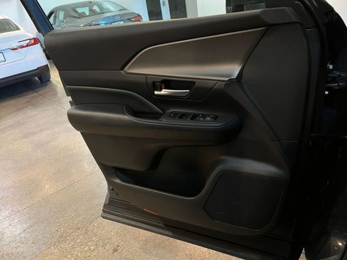 Used 2025 Toyota Grand Highlander FWD image 18