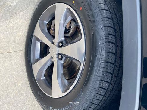 Used 2019 Jeep Cherokee Limited w/ Technology Group AWD/4WD image 10