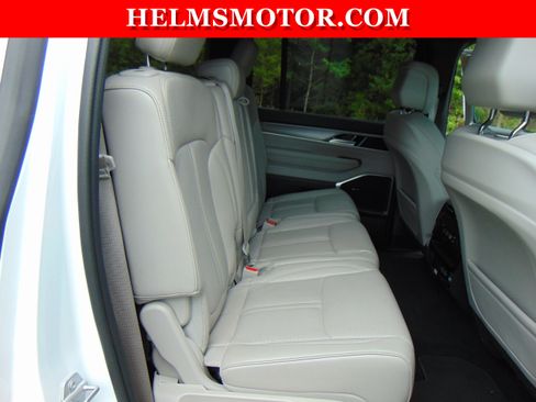 Certified 2025 Jeep Wagoneer 4WD image 37